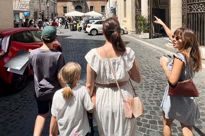 Private Family Scavenger Hunt & Art Lab Tour – Rome Landmarks - Largo Argentina and Rome’s feline residents