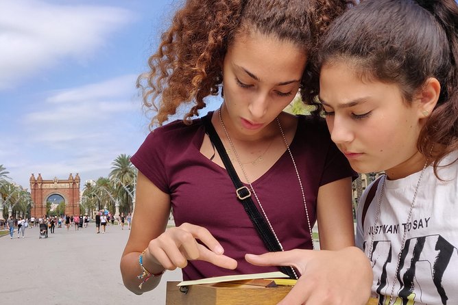 Private Family Treasure Hunt | Guided, fun & 100% Offline | Xventura Barcelona - Starting at Plaça Comercial