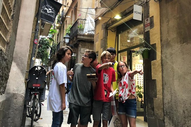 Private Family Treasure Hunt | Guided, fun & 100% Offline | Xventura Barcelona - The Picasso Museum Stop