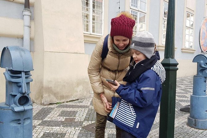 Private Lesser Town tour - Historical Treasure Hunt - How the remote guide changes the experience
