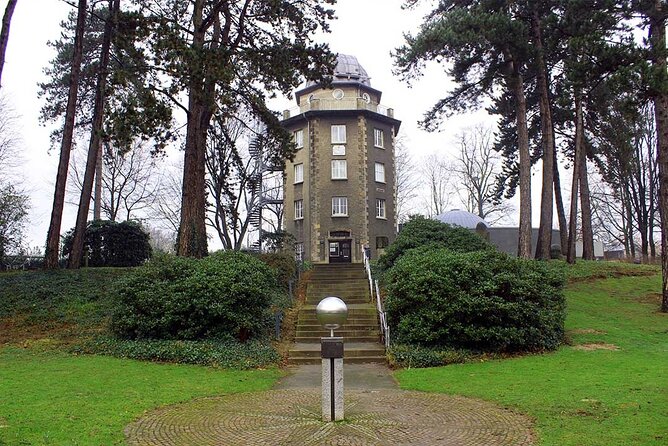Private scavenger hunt around the Ruhrfestspielhaus Recklinghausen - A stop at the Westphalian public observatory