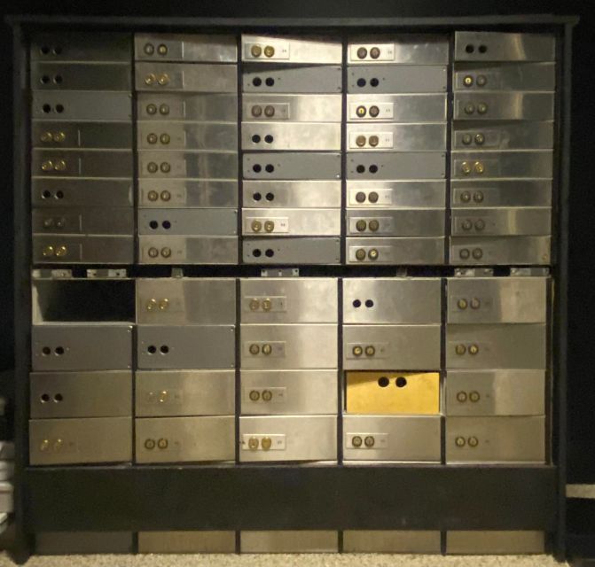 Reykjavik: The Bank Heist Escape Room Experience - A bank closing time creates the pressure