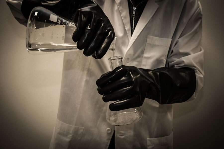 Reykjavik: The Scientist Escape Room Game - The first minutes: get organized fast
