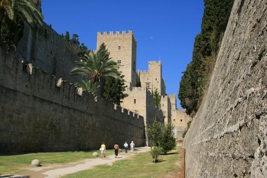 Rhodes: Private Medieval City Treasure Hunt with Food Stop - Mosques, synagogues, and a layered city