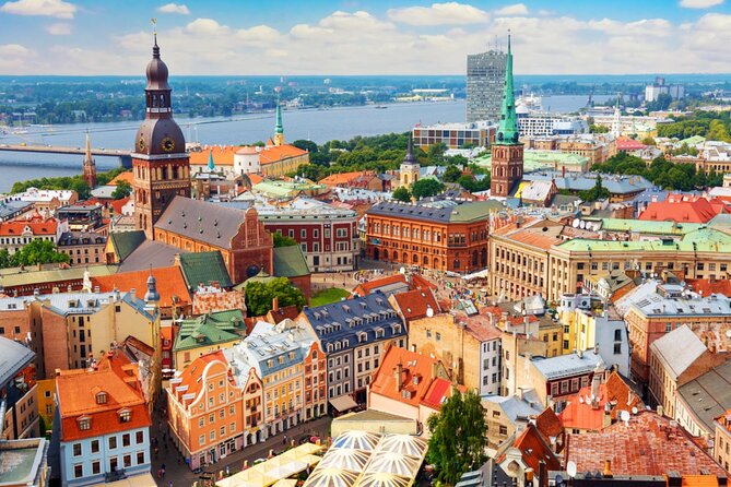 Riga Art Nouveau Secrets: Self-Guided Puzzle Walk - Vecriga and the Freedom Monument