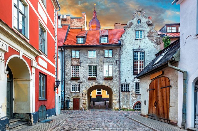 Riga Scavenger Hunt and Highlights Self Guided Audio Tour - Bastejkalna Park and the Powder Tower