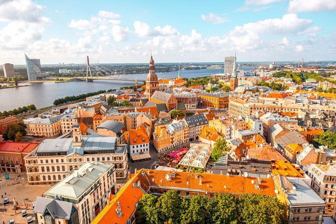 Riga Scavenger Hunt and Highlights Self Guided Audio Tour - House of the Black Heads and the final stretch