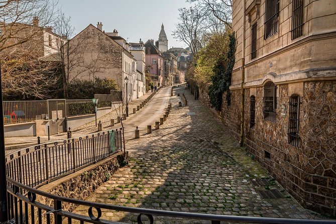 Romantic Montmartre: Paris Lost Lovers Exploration Game and Tour - A love story with Montmartre underfoot