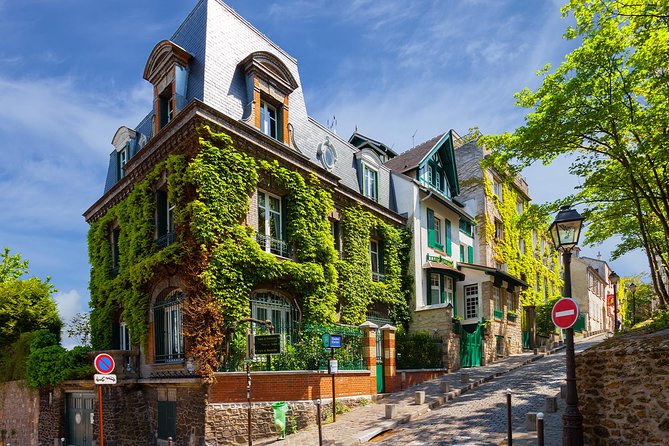 Romantic Montmartre: Paris Lost Lovers Exploration Game and Tour - Eight or more clue stops through Montmartre