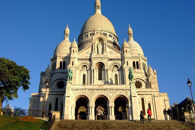 Romantic Montmartre: Paris Lost Lovers Exploration Game and Tour - Ending at Sacré-Cœur
