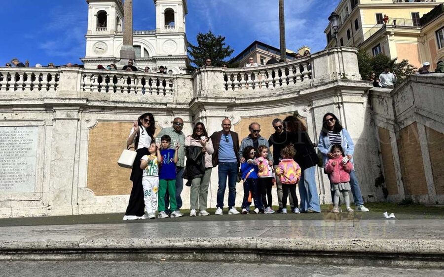 Rome: Treasure Hunt for Kids and Families Trevi and Pantheon - The Spanish Steps: a lively start for the game