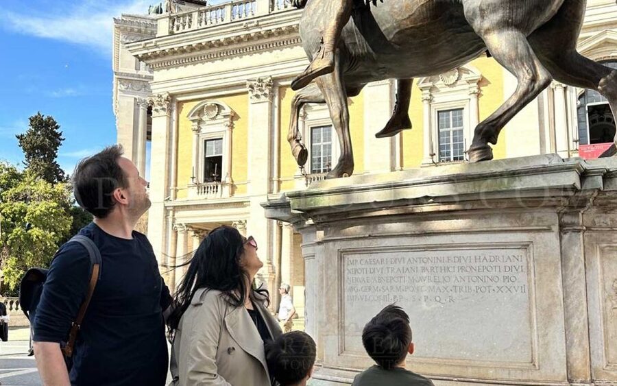 Rome: Treasure Hunt for Kids and Families Trevi and Pantheon - The Pantheon: the tour’s strongest indoor stop