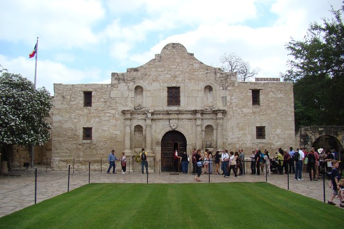 San Antonio Scavenger Hunt Adventure - Following the River Walk