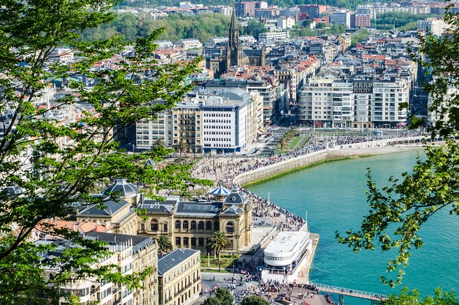 San Sebastian Scavenger Hunt & Highlights Self Guided Audio Tour - San Telmo Museoa and the final stretch