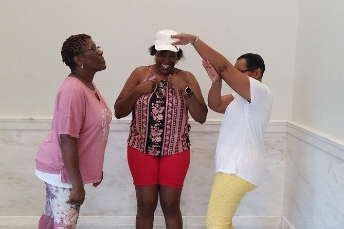 Savannah City Scavenger Hunt Excursion by Wacky Walks - Solving Clues and Sending Photos