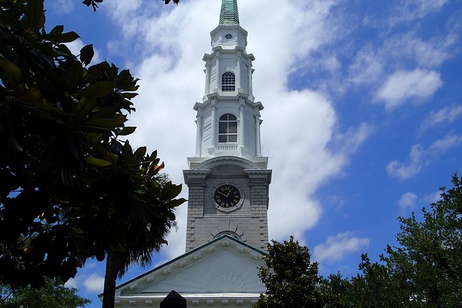 Savannah Scavenger Hunt Adventure - Colonial Park Cemetery and Savannah’s difficult stories