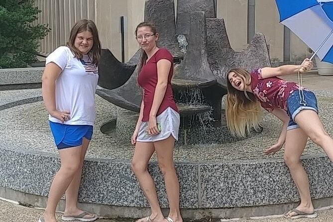 Scavenger Hunt Adventure in Indianapolis by Wacky Walks - Taking turns as King and Queen