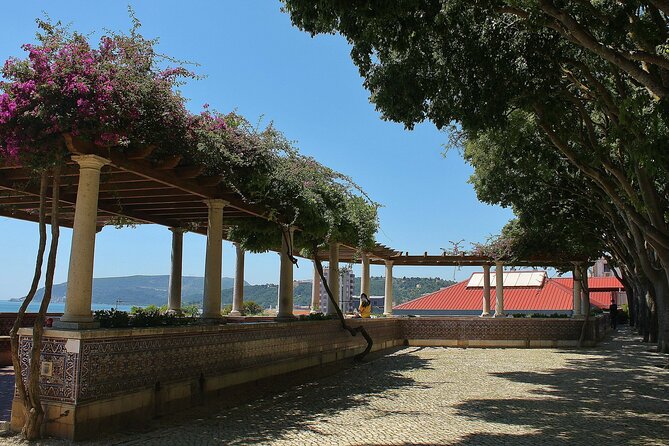 Secrets of Setúbal: Exploration Game and Tour - Casa das Quatro Cabeças and the Teófilo Braga Fountain