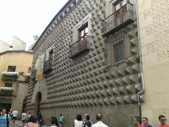 Segovia Scavenger Hunt and Sights Self-Guided Tour - Key points to know before you go
