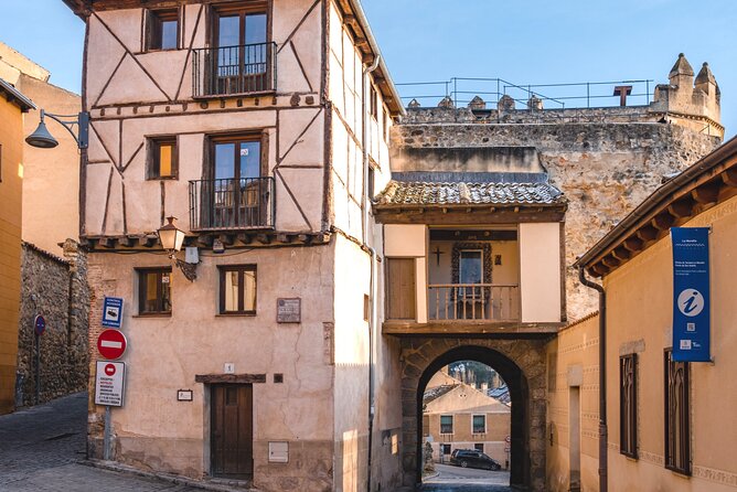 Segovia Scavenger Hunt and Sights Self-Guided Tour - A playful way to see Segovia