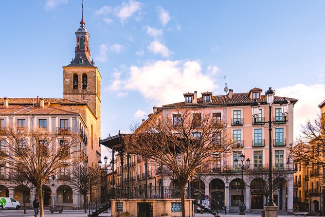 Segovia Scavenger Hunt and Sights Self-Guided Tour - Why families may enjoy the format