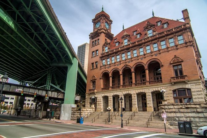 Self Guided Richmond Scavenger Hunt: City Center Spectacles - Quick points before you book
