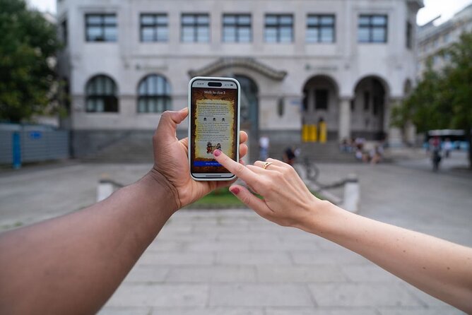 Self Guided Santander Scavenger Hunt - How the 26 clues shape the walk