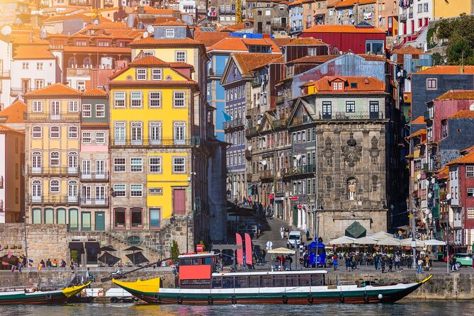 Self-Guided Scavenger Hunt and Tour in Porto - MMIPO, a quieter change of pace