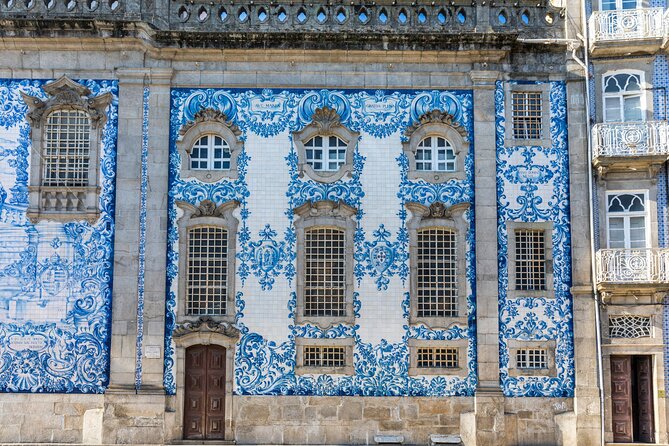 Self-Guided Scavenger Hunt and Tour in Porto - Praça da Ribeira beside the Douro