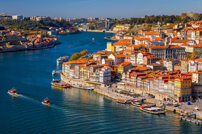Self-Guided Scavenger Hunt and Tour in Porto - Dom Luis I Bridge and the river crossing