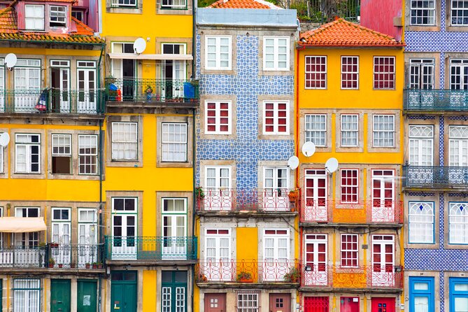 Self-Guided Scavenger Hunt and Tour in Porto - Porto Cathedral and the route back