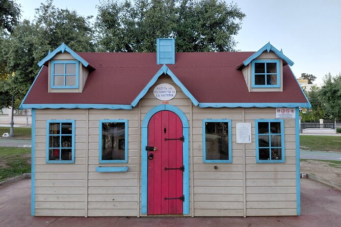 Self Guided Scavenger Hunt in Torremolinos - Parque de la Batería and the Cartoon Characters