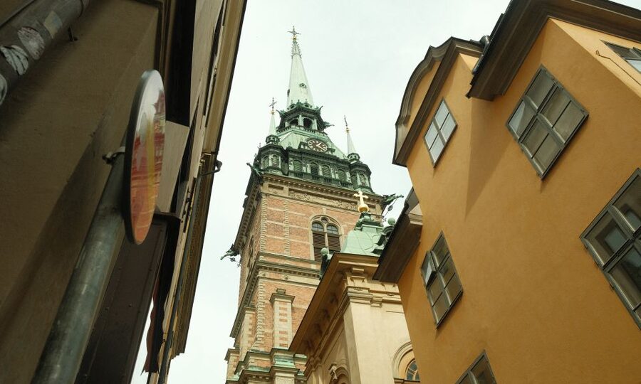 Stockholm: Old Town Self-Guided Tour Learn and solve Puzzles - Starting in the Royal Palace courtyard