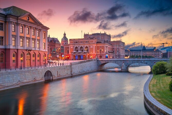 Stockholm Scavenger Hunt and Highlights Self Guided Audio Tour - Riddarholmen brings old Stockholm into view