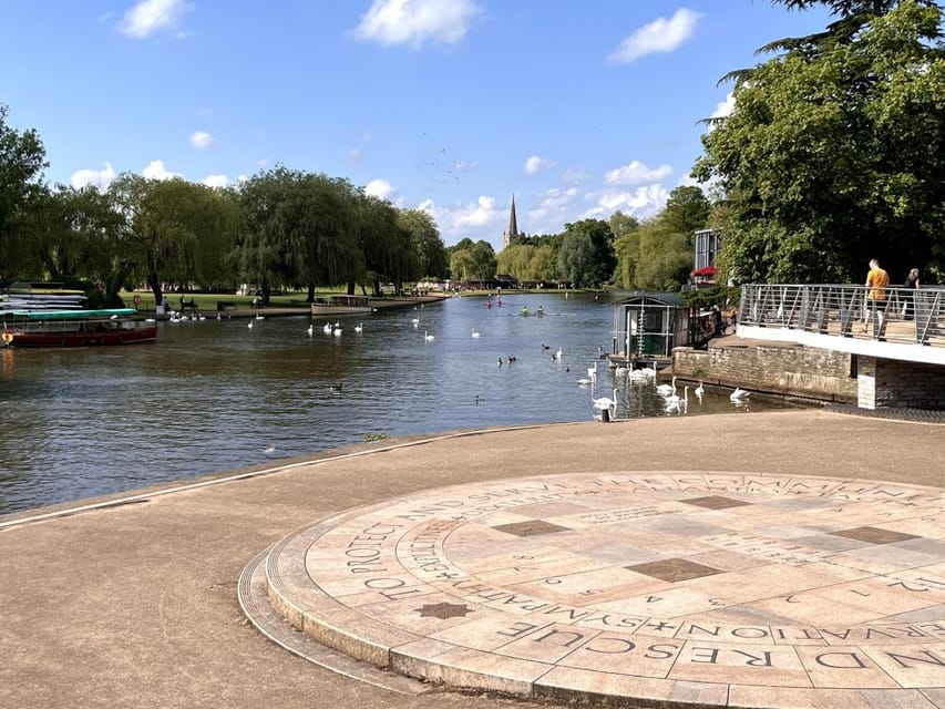 Stratford-upon-Avon: City Walking Tour & Exploration Game - What the $37 group price really covers
