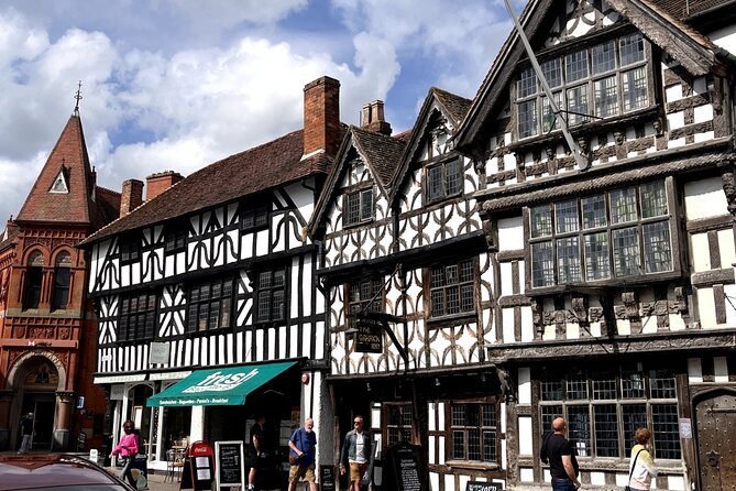 Stratford-upon-Avon: Self-Guided Walk & Interactive Treasure Hunt - The Royal Shakespeare Theatre and American Fountain