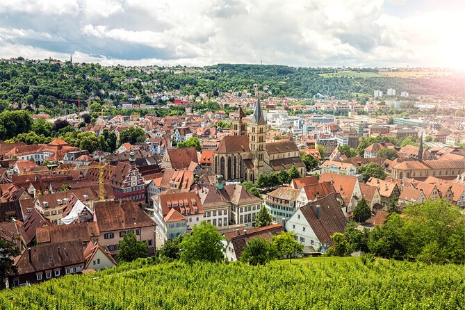 Stuttgart Scavenger Hunt and Highlights Self Guided Audio Tour - Neues Schloss and Schlossplatz