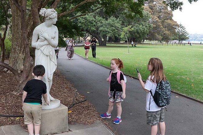 Sydney - The Mad Botanist Scavenger Hunt For Kids & Families. - Exploring the Royal Botanic Garden through clues