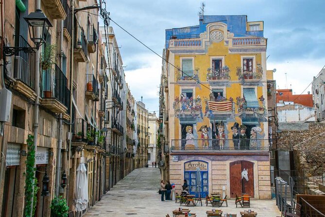 Tarragona Scavenger Hunt and Highlights Self Guided Audio Tour - The Central Market and Ajuntament de Tarragona