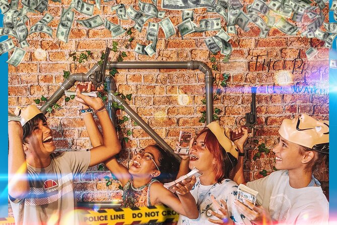 The Bank Heist - Epic Escape Game in Carvoeiro - Solving clues as a team