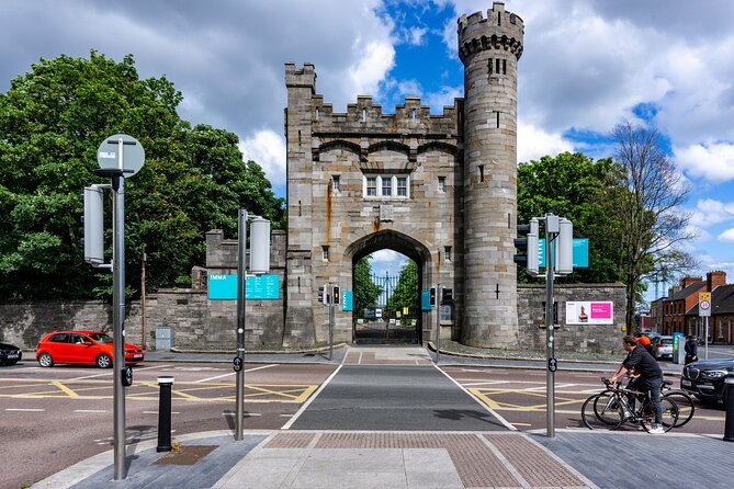The Dublin Incident: Alien, Whiskey & Clues Exploration Game - Stop two: St. Patrick’s Cathedral and Dublin’s old center
