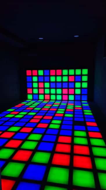 The Floor is Lava in Tirana Escape Room - Moving from easy levels to harder tests