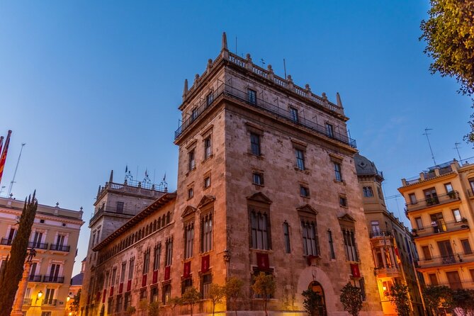 The Gothic Trail – Ghosts of Barcelona Exploration Game - How the ghost hunt works in Barcelona