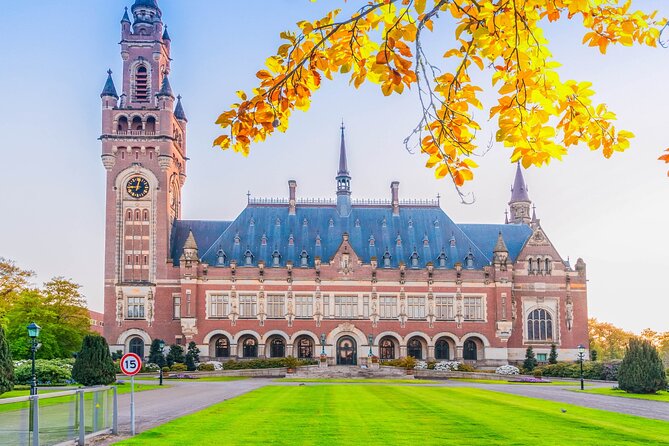 The Hague Scavenger Hunt and Highlights Self Guided Audio Tour - Stop 4: Binnenhof and Ridderzaal