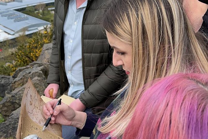 The Pirate's Riddle: An Outdoor Treasure Hunt - How The Physical Clues Change The Experience