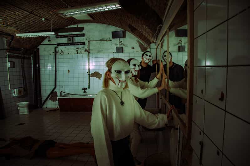 The Real Saw | Escape Room by PÁNiQ SZOBA - Entering the Saw setting