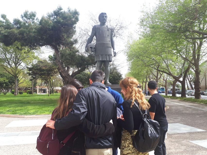Thessaloniki: Family Treasure Hunt & Tour w Food Stop - Starting at the Venizelos statue