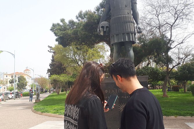 Thessaloniki Private Treasure Hunt & Tour w Food Stops - How the App and Facilitator Work Together