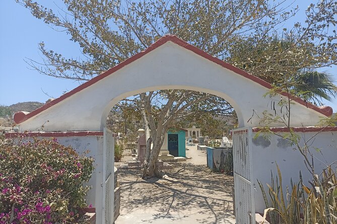 Todos Santos Treasure Hunt - Reading the clues around town