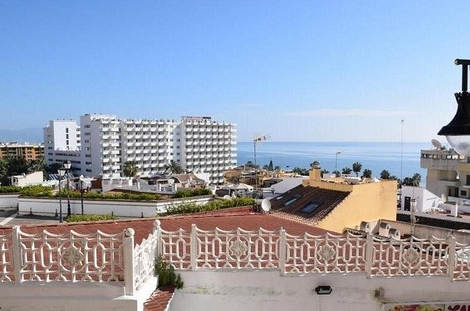 Torremolinos with Picasso Clues Self Guided Treasure Hunt - Plaza de la Independencia and the pleasure of looking closely